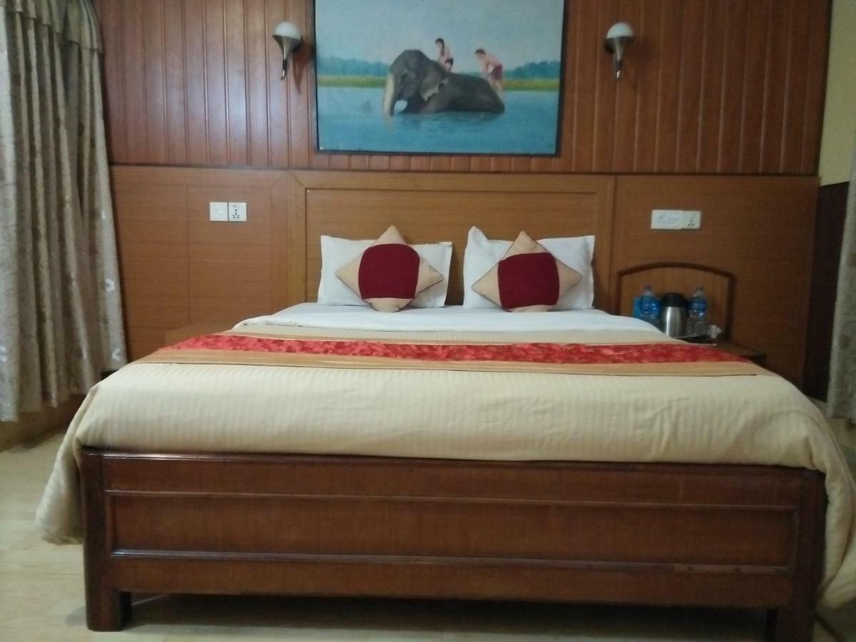 Hotel Wildlife Camp Sauraha Eksteriør bilde
